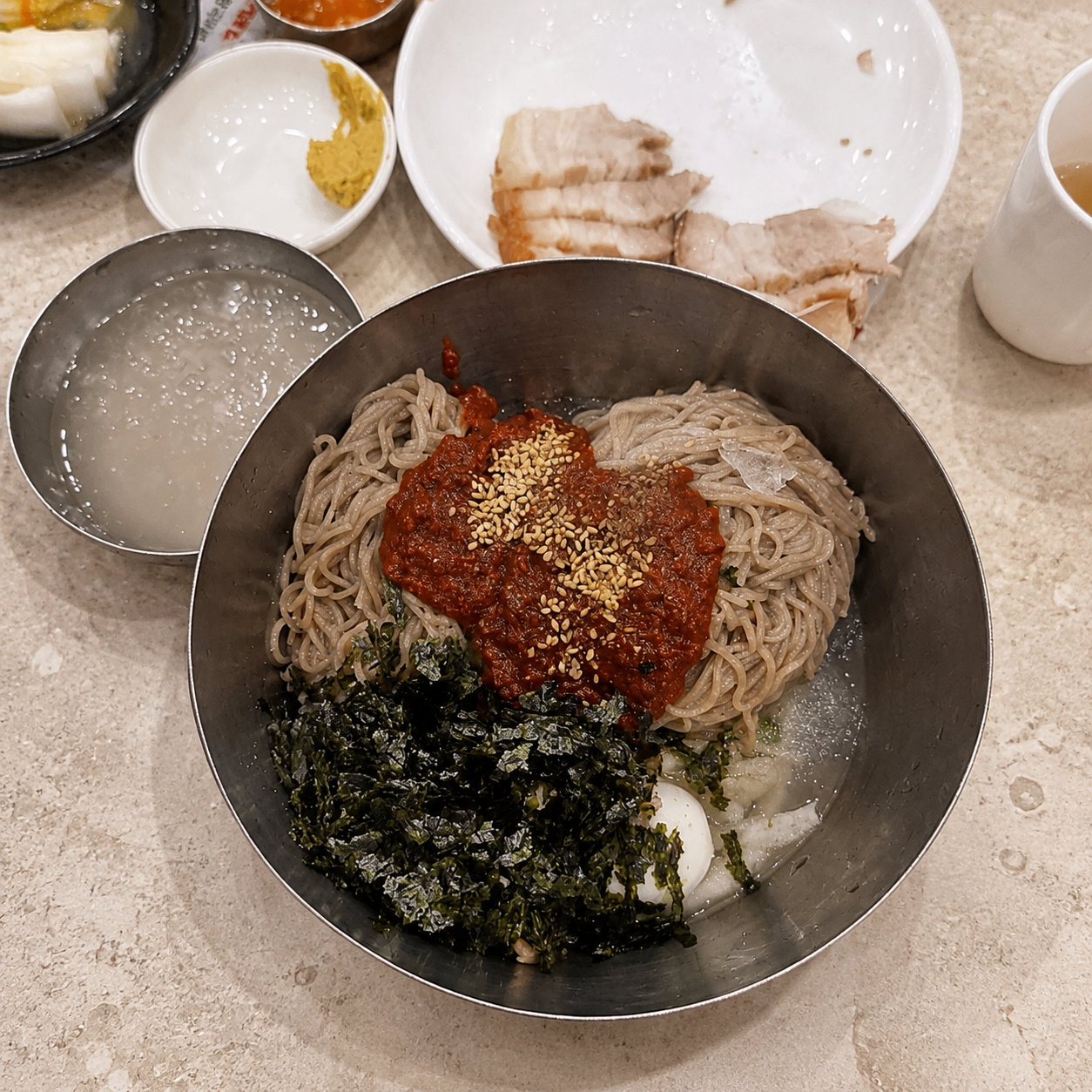 비빔막국수 매장·키오스크 완성 사진